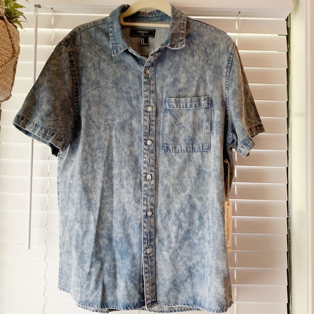 NWT Men’s F21 Denim Button Down